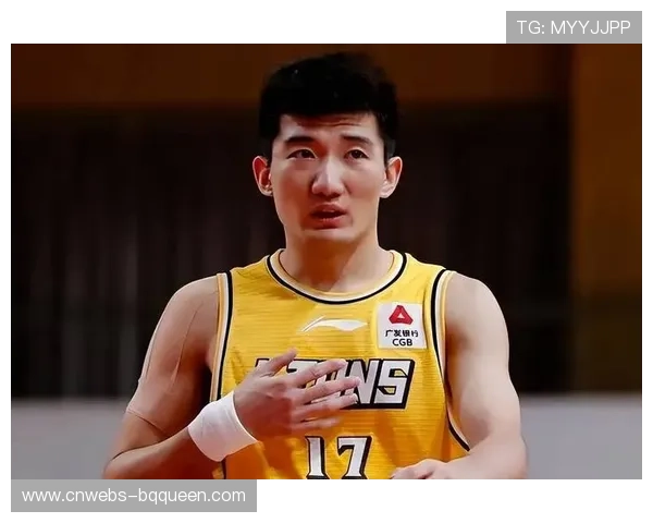 广厦队后卫孙铭徽接受英文媒体采访，谈及国际比赛经验对CBA的助益。